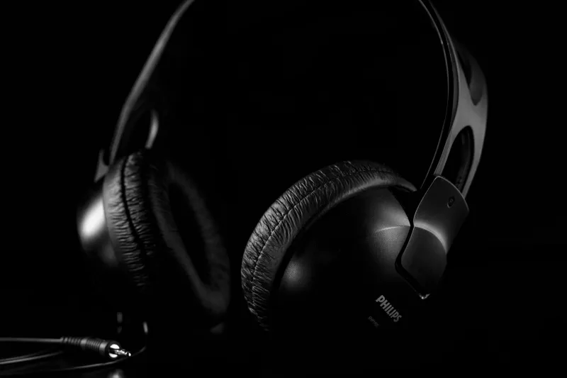 Sealed In, Opened Out: The Uncomfortable Trade-Off at the Heart of Isolation Headphone Design